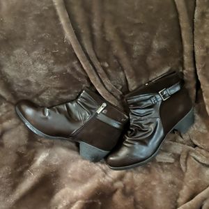 Catherine's Size 11W Brown Ankle Boots Zip Sueded